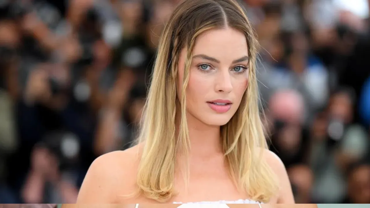 Top 10 Unmarried Hollywood Actresses: Empowering Single Women in 2023 7 Margot Robbie