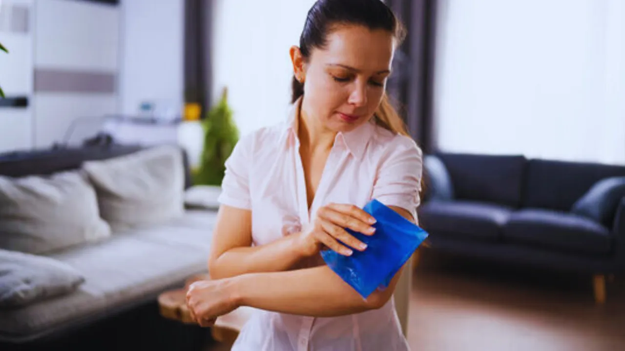 6 Home Remedies for Accident Pain 2 Cold Compress: Instant Relief for Pain and Swelling